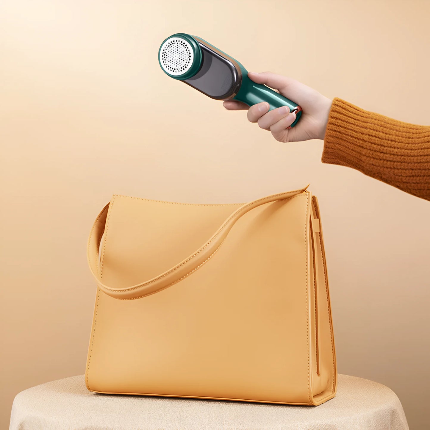 RECHARGEABLE FABRIC SHAVER WITH DIGITAL DISPLAY